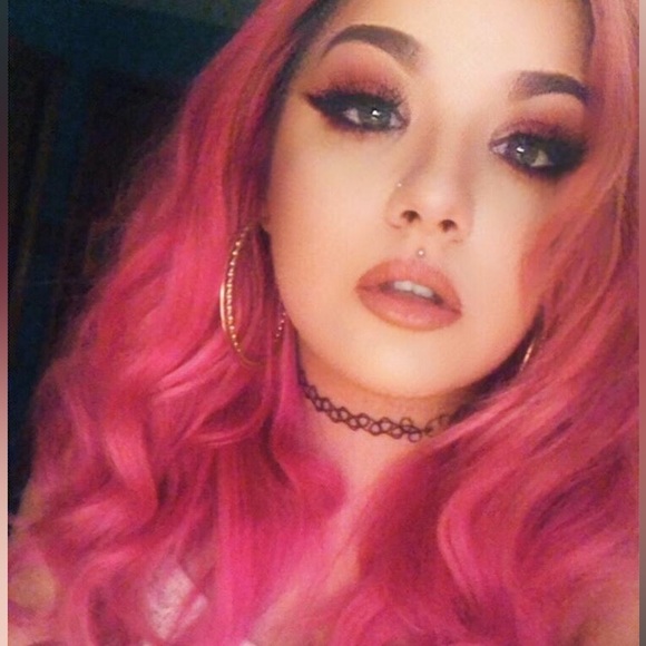 Meet your Posher, Emilee - Picture 1 of 1